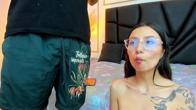 AnnieAndLeandro online show from December 22, 2025, 7:22 pm