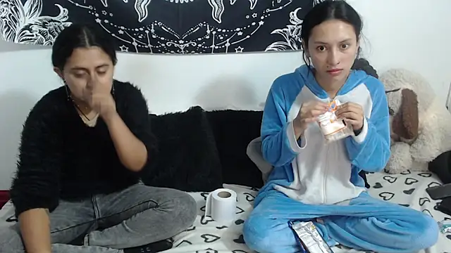Snapshot of abby_n_emily chatting on May 20, 2026, 1:39 pm abby n emily online show from May 20, 2026, 1:39 pm