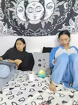 Snapshot of abby_n_emily chatting on May 21, 2026, 2:24 pm abby n emily online show from May 21, 2026, 2:24 pm