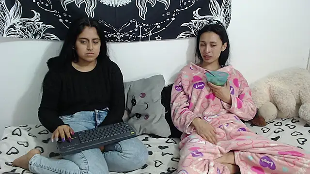 Snapshot of abby_n_emily chatting on June 9, 2026, 1:23 pm abby n emily online show from June 9, 2026, 1:23 pm
