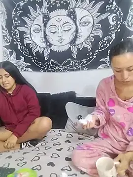 Snapshot of abby_n_emily chatting on June 11, 2026, 1:31 pm abby n emily online show from June 11, 2026, 1:31 pm