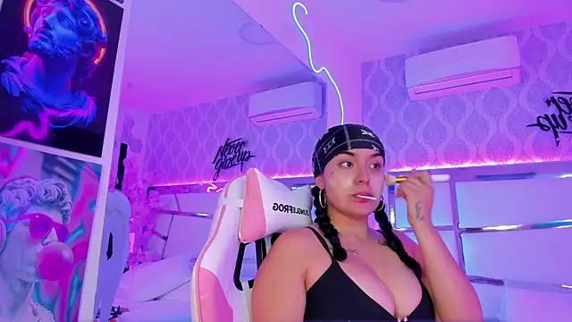 DevoraCarther online show from November 8, 2025, 2:06 pm