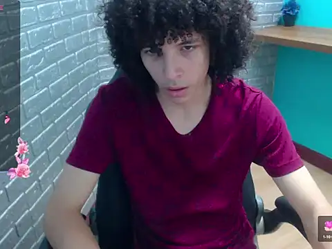 Snapshot of Mike_Miiller_ chatting on October 24, 2025, 5:31 pm Mike Miiller online show from October 24, 2025, 5:31 pm