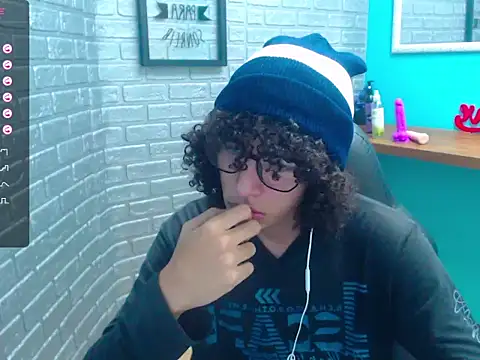 Snapshot of Mike_Miiller_ chatting on November 7, 2025, 4:51 pm Mike Miiller online show from November 7, 2025, 4:51 pm