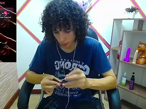 Snapshot of Mike_Miiller_ chatting on November 18, 2025, 4:11 pm Mike Miiller online show from November 18, 2025, 4:11 pm