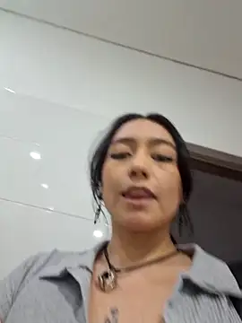 EvelynCrow  online show from October 16, 2025, 10:44 pm