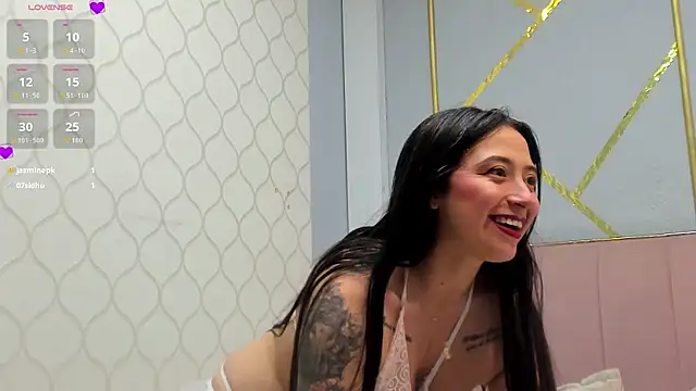 Snapshot of JuliethCruz_ chatting on May 25, 2026, 7:09 pm JuliethCruz online show from May 25, 2026, 7:09 pm