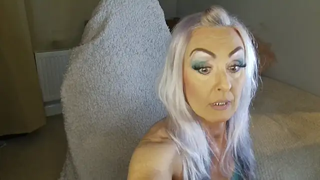 Snapshot of TheOGMiaMystique chatting on December 20, 2025, 7:32 pm TheOGMiaMystique online show from December 20, 2025, 7:32 pm