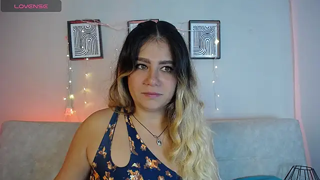 Sweet Bella Valery online show from April 28, 2026, 8:47 pm