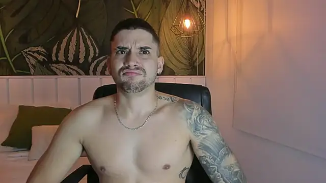 Snapshot of Mike_montoya01 chatting on November 20, 2025, 5:07 am Mike montoya01 online show from November 20, 2025, 5:07 am