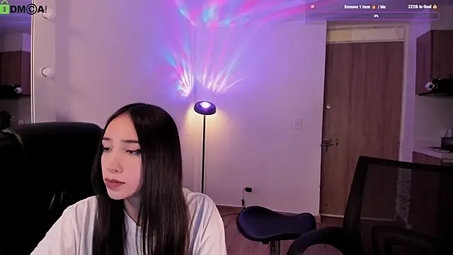 Snapshot of Mikeyvioleta_ chatting on May 7, 2026, 2:28 am Mikeyvioleta online show from May 7, 2026, 2:28 am