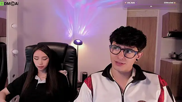 Snapshot of Mikeyvioleta_ chatting on May 27, 2026, 8:33 am Mikeyvioleta online show from May 27, 2026, 8:33 am