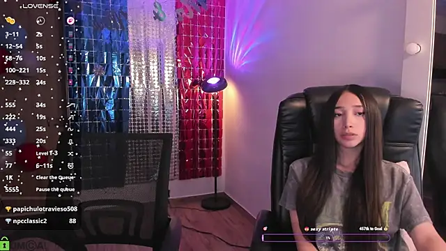 Snapshot of Mikeyvioleta_ chatting on July 23, 2026, 1:58 am Mikeyvioleta online show from July 23, 2026, 1:58 am
