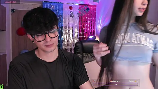 Snapshot of Mikeyvioleta_ chatting on July 25, 2026, 9:40 am Mikeyvioleta online show from July 25, 2026, 9:40 am