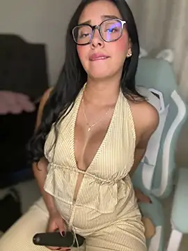 Snapshot of MiaSofia__ chatting on April 22, 2026, 5:32 am MiaSofia online show from April 22, 2026, 5:32 am