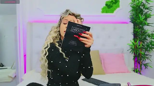 AriannaSins online show from January 6, 2025, 1:19 pm