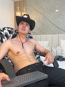 Snapshot of Valentino_ceratii chatting on October 22, 2025, 6:13 am Valentino ceratii online show from October 22, 2025, 6:13 am