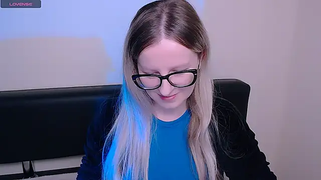 Snapshot of AllaLeomz chatting on October 28, 2025, 7:45 am AllaLeomz online show from October 28, 2025, 7:45 am