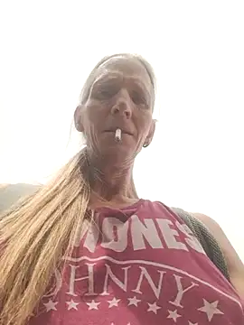 Snapshot of Cheryl_F chatting on June 8, 2026, 11:43 am Cheryl F online show from June 8, 2026, 11:43 am