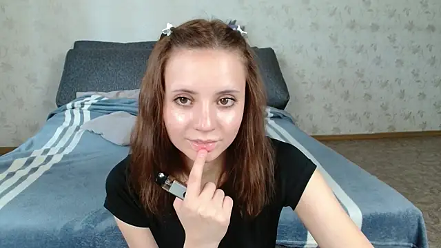 Snapshot of evaa_here_ chatting on July 4, 2026, 9:37 am evaa here online show from July 4, 2026, 9:37 am