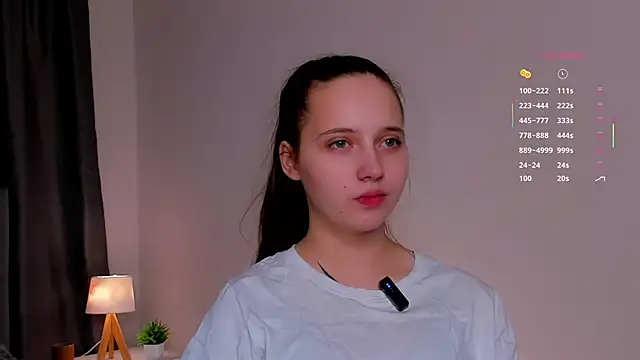 NadiaGnegy online show from November 1, 2025, 1:02 pm