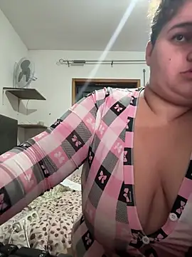 Snapshot of menina_coimbrinha chatting on November 11, 2025, 11:27 pm menina coimbrinha online show from November 11, 2025, 11:27 pm