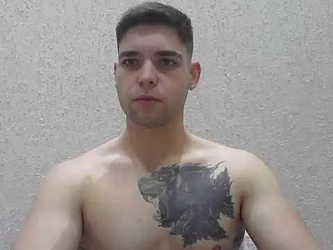 Snapshot of Zure-xxx chatting on March 6, 2026, 9:33 pm Zure-xxx online show from March 6, 2026, 9:33 pm