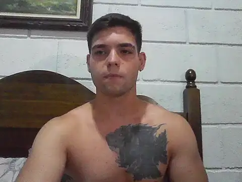 Snapshot of Zure-xxx chatting on March 27, 2026, 2:28 am Zure-xxx online show from March 27, 2026, 2:28 am