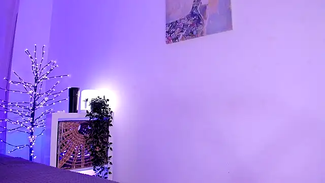 Divine Madeleine online show from March 8, 2026, 7:23 am