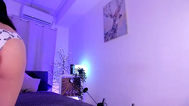 Snapshot of Divine_Madeleine chatting on May 21, 2026, 6:20 am Divine Madeleine online show from May 21, 2026, 6:20 am