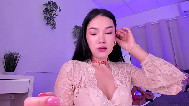 Snapshot of Divine_Madeleine chatting on June 7, 2026, 5:55 am Divine Madeleine online show from June 7, 2026, 5:55 am