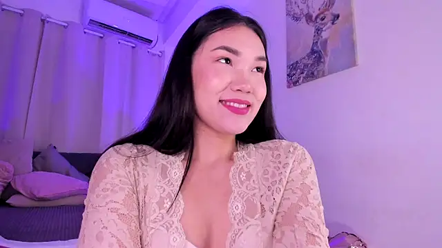 Snapshot of Divine_Madeleine chatting on July 8, 2026, 6:40 am Divine Madeleine online show from July 8, 2026, 6:40 am