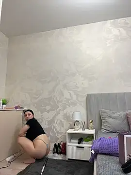 Snapshot of ChloeBrut chatting on June 4, 2026, 12:05 am ChloeBrut online show from June 4, 2026, 12:05 am