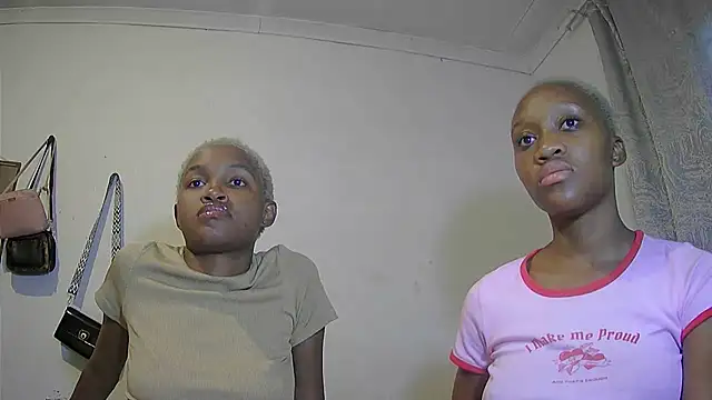 DoubleSpreadXX online show from February 19, 2026, 4:30 am