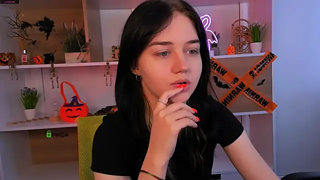 miki ti online show from October 30, 2025, 9:22 am