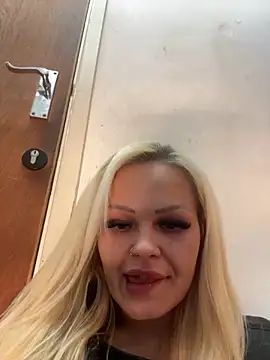 Snapshot of CherryXOX- chatting on October 30, 2025, 12:39 pm CherryXOX- online show from October 30, 2025, 12:39 pm