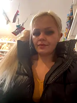 Snapshot of CherryXOX- chatting on November 22, 2025, 11:31 am CherryXOX- online show from November 22, 2025, 11:31 am