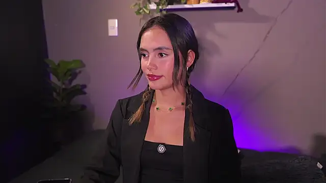 Snapshot of adahara_miller17 chatting on December 4, 2025, 2:10 am adahara miller17 online show from December 4, 2025, 2:10 am