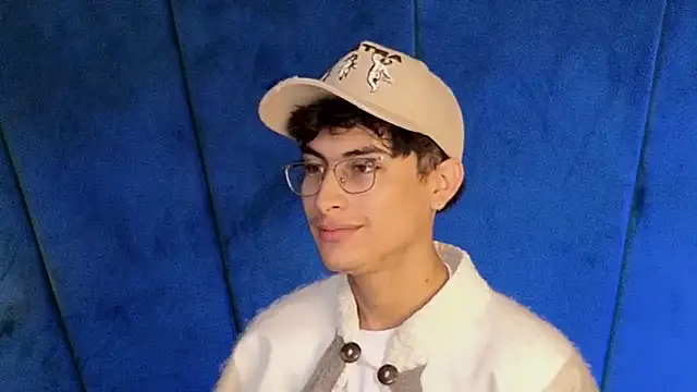 Snapshot of Aaron_Eze chatting on October 26, 2025, 8:48 pm Aaron Eze online show from October 26, 2025, 8:48 pm