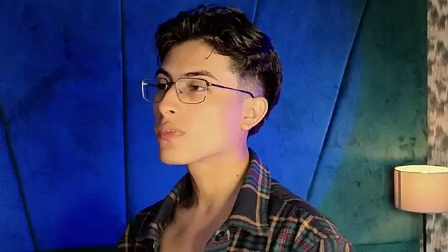 Snapshot of Aaron_Eze chatting on November 15, 2025, 9:11 pm Aaron Eze online show from November 15, 2025, 9:11 pm