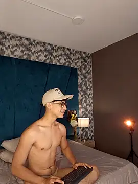 Aaron Eze online show from February 17, 2026, 9:43 pm