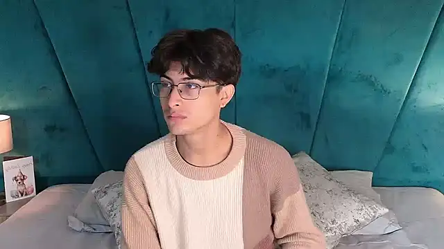 Aaron Eze online show from April 29, 2026, 2:21 pm