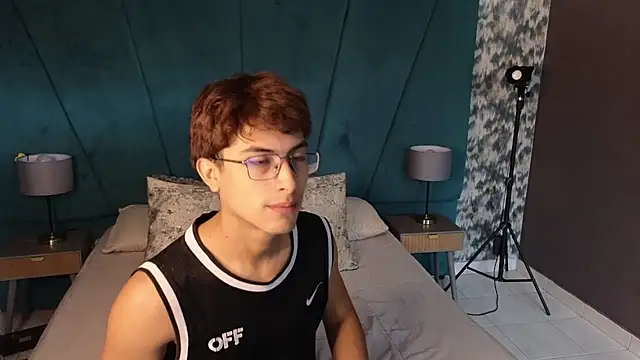 Snapshot of Aaron_Eze chatting on July 17, 2026, 12:56 pm Aaron Eze online show from July 17, 2026, 12:56 pm