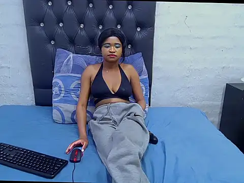 DaisyGirlxx online show from November 3, 2025, 12:17 pm