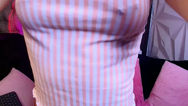 Snapshot of LiliBundy chatting on November 19, 2025, 5:07 am LiliBundy online show from November 19, 2025, 5:07 am