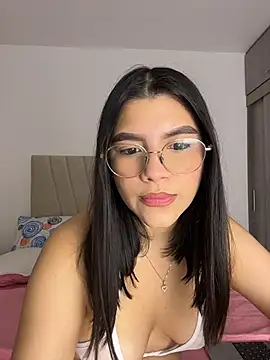 Snapshot of Julietalcl chatting on April 4, 2026, 9:07 am Julietalcl online show from April 4, 2026, 9:07 am