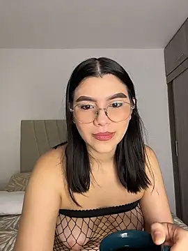 Snapshot of Julietalcl chatting on April 21, 2026, 9:37 am Julietalcl online show from April 21, 2026, 9:37 am