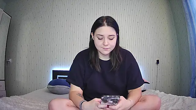 Snapshot of CoupleTwee chatting on November 22, 2025, 10:36 am CoupleTwee online show from November 22, 2025, 10:36 am