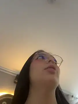 michelle cutee  online show from June 25, 2026, 7:40 pm