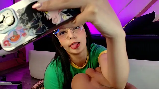 michelle cutee  online show from June 29, 2026, 7:58 pm
